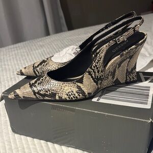Stylish Snake Print Wedge Slingbacks